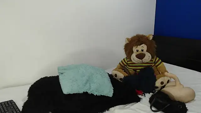 Snapshot of EmmilyConnor chatting on 06.17.26 EmmilyConnor online show from 06.17.26