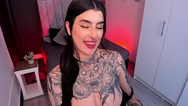 Snapshot of mia_jagger chatting on 06.13.26 mia jagger online show from 06.13.26