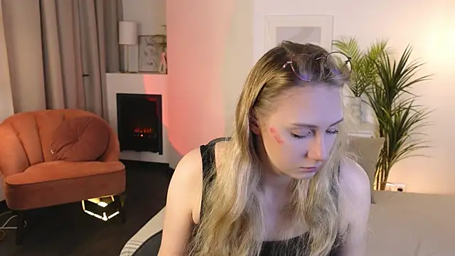 Liana Ln online show from 11.12.25