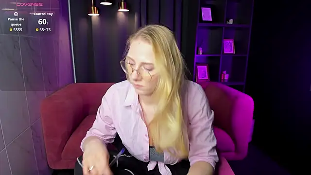 Liana Ln online show from 12.13.25