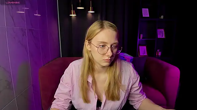 Liana Ln online show from 12.15.25