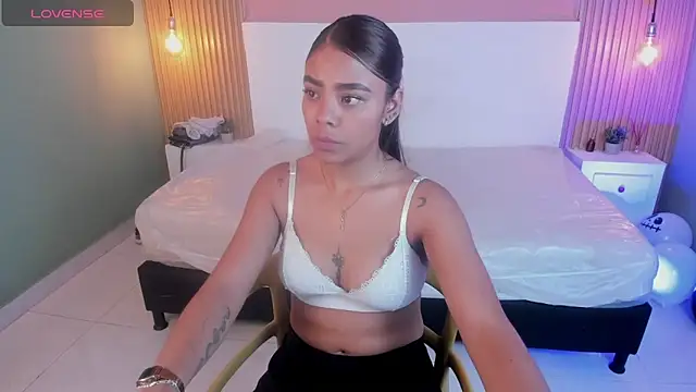 Snapshot of SoffiaDams2 chatting on 11.02.25 SoffiaDams2 online show from 11.02.25