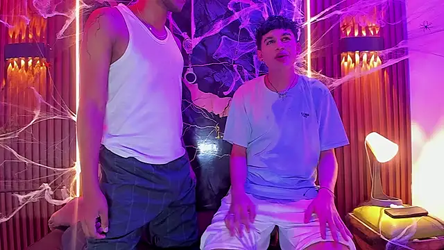 Snapshot of Kings_and_Secrets chatting on 10.29.25 Kings and Secrets online show from 10.29.25