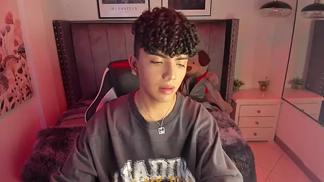 Niick Twiink online show from 12.16.25