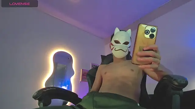 Snapshot of Senpai_Lover chatting on 12.18.25 Senpai Lover online show from 12.18.25