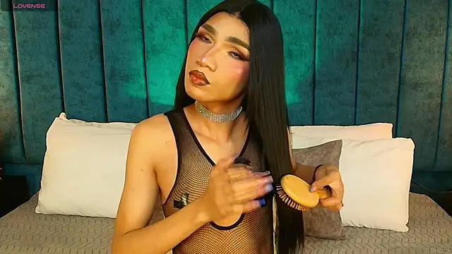 Snapshot of FernandaFox_ chatting on 11.18.25 FernandaFox online show from 11.18.25