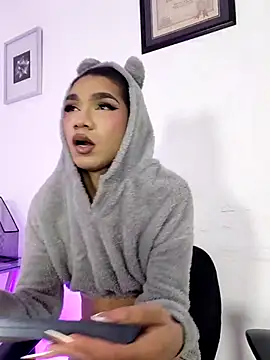 Snapshot of FernandaFox_ chatting on 05.14.26 FernandaFox online show from 05.14.26