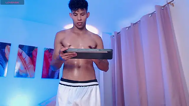 KamiSuarez online show from 04.10.26