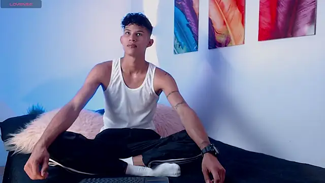 KamiSuarez online show from 04.11.26