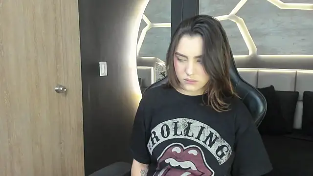 DakotaRussell  online show from 01.13.26