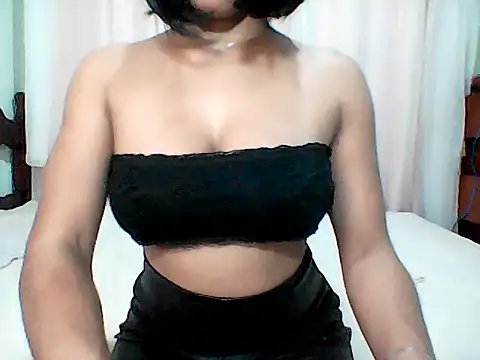 Snapshot of HotGiirl2025 chatting on 11.18.25 HotGiirl2025 online show from 11.18.25