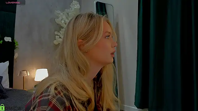 Melanie Ryer online show from 11.22.25