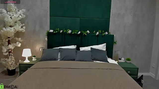 Melanie Ryer online show from 11.28.25