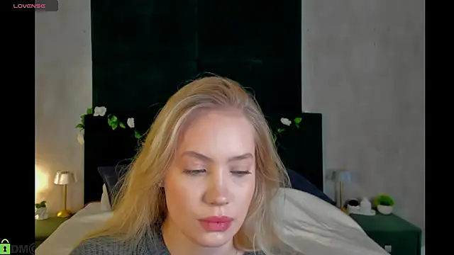 Melanie Ryer online show from 12.03.25