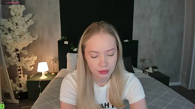 Melanie Ryer online show from 12.15.25