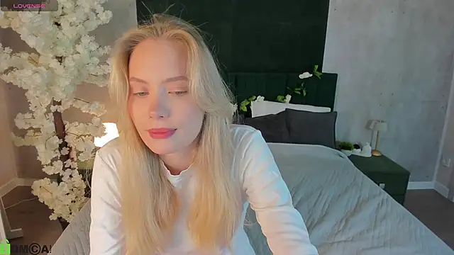 Melanie Ryer online show from 12.17.25