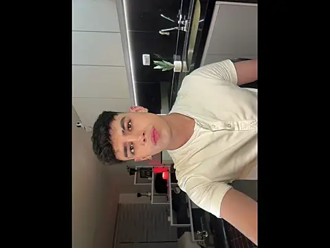 Snapshot of aronnhidden chatting on 07.03.26 aronnhidden online show from 07.03.26