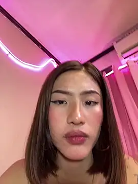 Snapshot of Hot_Amanda chatting on 11.19.25 Hot Amanda online show from 11.19.25