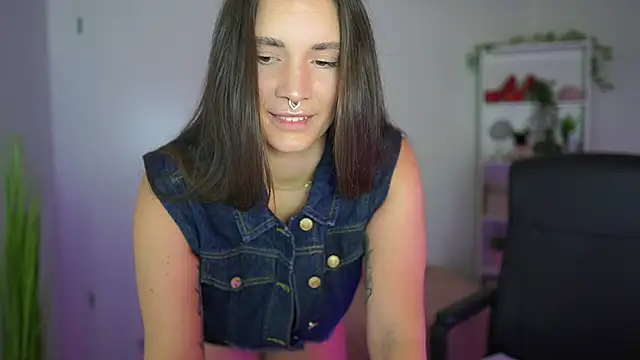 Snapshot of gina__cali chatting on 10.31.25 gina  cali online show from 10.31.25