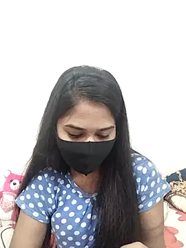 Green LaDY66 online show from 11.20.25