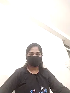 Green LaDY66 online show from 11.25.25