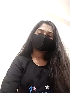 Green LaDY66 online show from 11.29.25