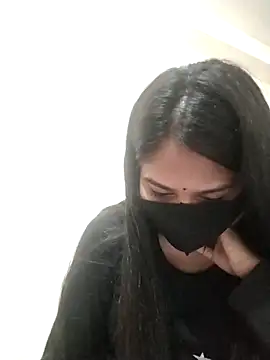 Green LaDY66 online show from 12.04.25