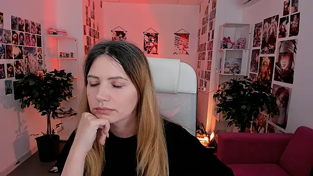 Snapshot of AleksaLaurent chatting on 10.29.25 AleksaLaurent online show from 10.29.25