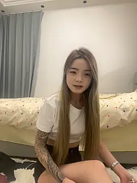 Snapshot of LX125216 chatting on 10.28.25 LX125216 online show from 10.28.25