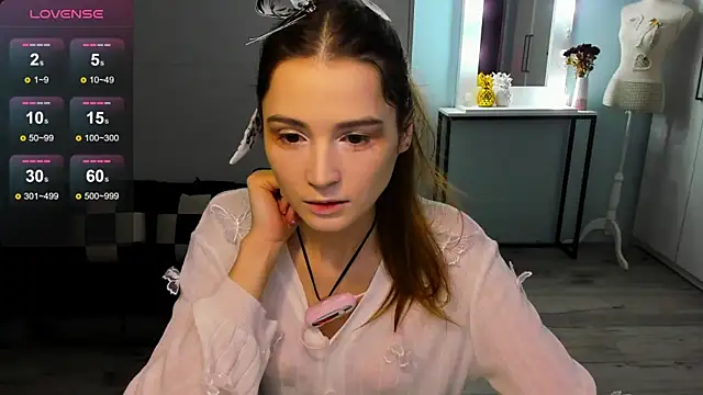 Hana Flo  online show from 12.15.25