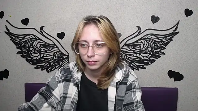 TracyLll online show from 11.20.25