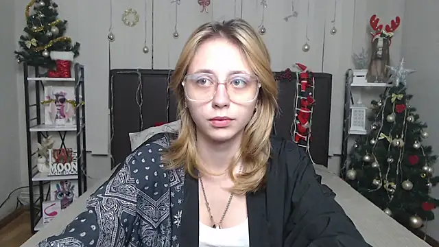 TracyLll online show from 12.20.25