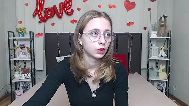 TracyLll online show from 02.20.26