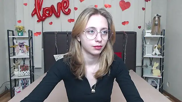 TracyLll online show from 02.20.26