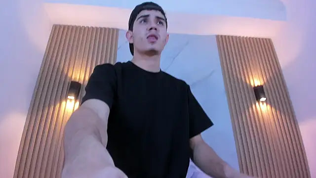 Snapshot of alejo_gray chatting on 10.29.25 alejo gray online show from 10.29.25