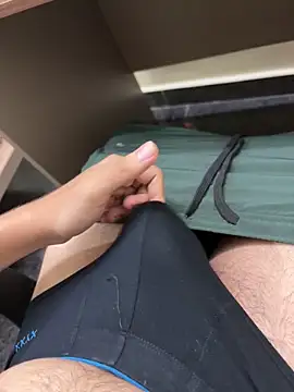 Snapshot of SentScruples chatting on 11.12.25 SentScruples online show from 11.12.25