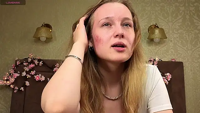 Snapshot of VanessaLightDiamond chatting on 05.25.26 VanessaLightDiamond online show from 05.25.26