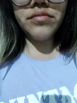 Snapshot of Camilu23 chatting on 10.28.25 Camilu23 online show from 10.28.25