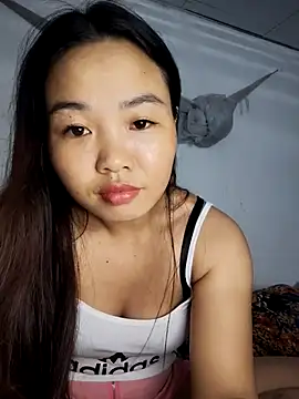 Snapshot of chu-bibo chatting on 10.29.25 chu-bibo online show from 10.29.25