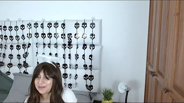 Caroline belle online show from 11.01.25