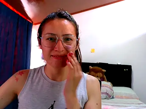 Snapshot of KendallTwisTx chatting on 11.25.25 KendallTwisTx online show from 11.25.25