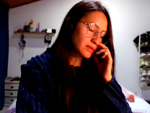 Snapshot of KendallTwisTx chatting on 11.29.25 KendallTwisTx online show from 11.29.25