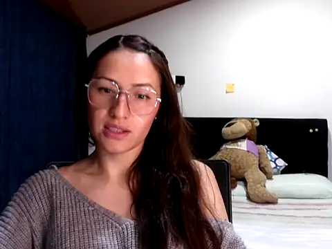 Snapshot of KendallTwisTx chatting on 12.03.25 KendallTwisTx online show from 12.03.25