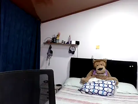 Snapshot of KendallTwisTx chatting on 12.04.25 KendallTwisTx online show from 12.04.25