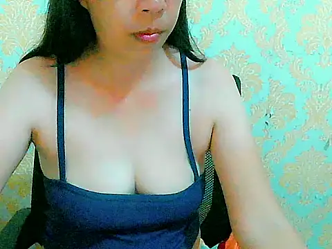 Snapshot of nhicole4u chatting on 10.30.25 nhicole4u online show from 10.30.25