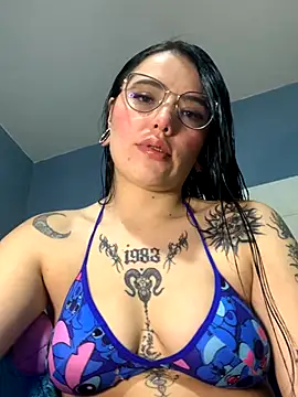 Snapshot of Naomip chatting on 10.29.25 Naomip online show from 10.29.25