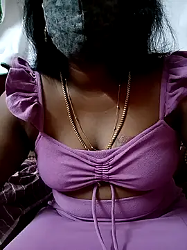 Snapshot of blackqueen143 chatting on 10.29.25 blackqueen143 online show from 10.29.25