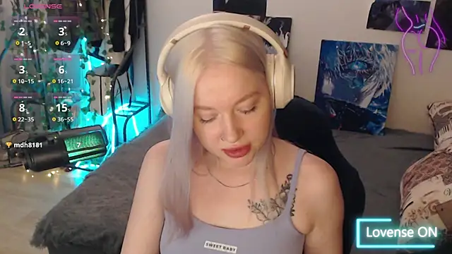 Snapshot of lisa_alen chatting on 10.29.25 lisa alen online show from 10.29.25