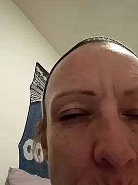 Snapshot of Karebearz1 chatting on 11.20.25 Karebearz1 online show from 11.20.25