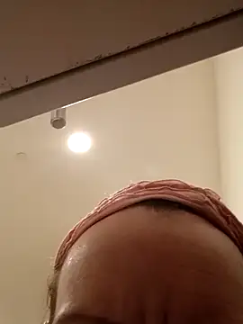 Snapshot of Karebearz1 chatting on 11.28.25 Karebearz1 online show from 11.28.25